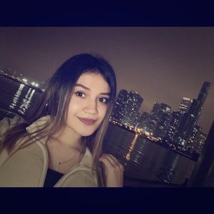 Meet your Posher, Daniela